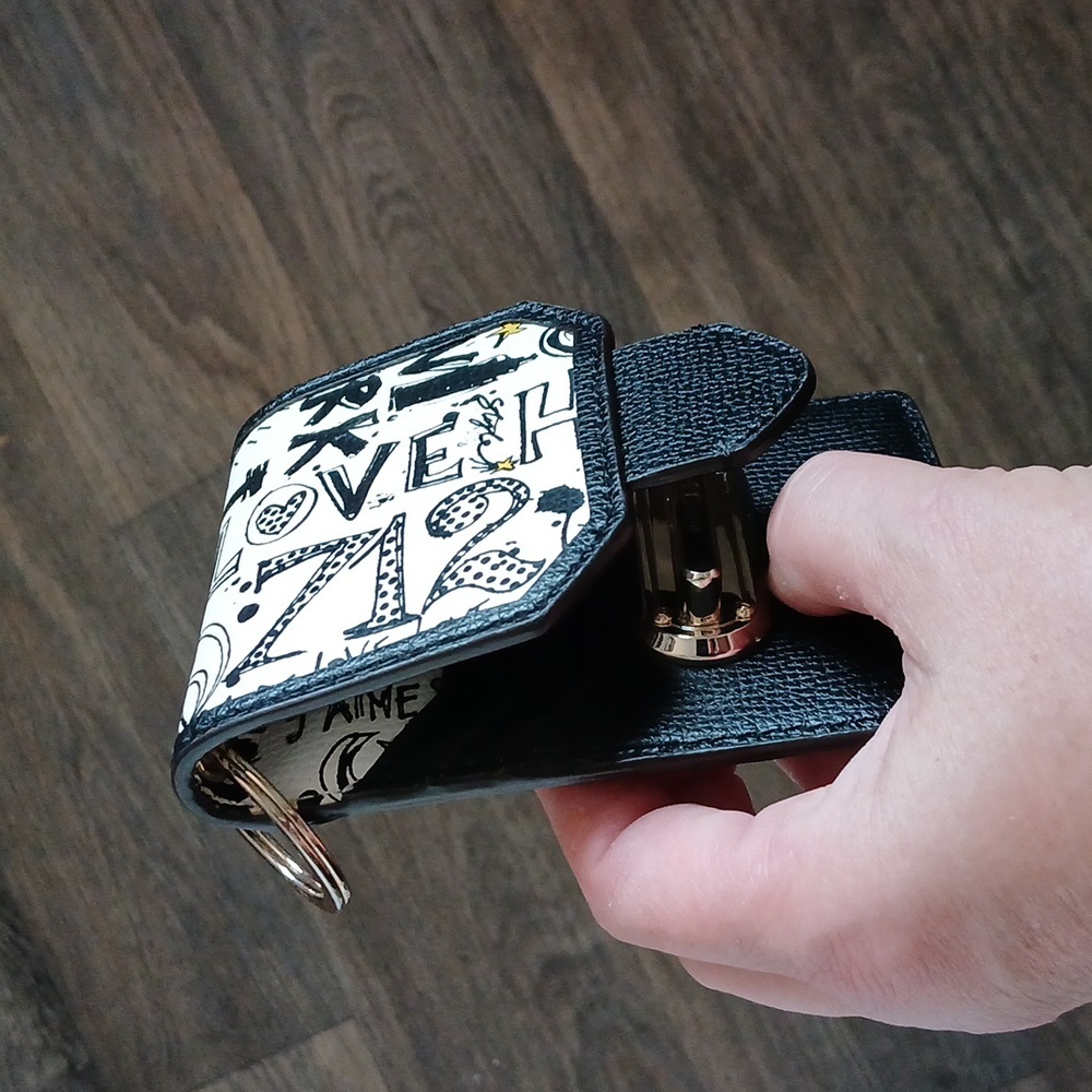 Henri Bendel Graffit Card Holder with Key Chain. - Picture 9 of 13